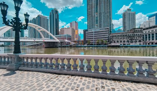 Photo of a bridge heading into Binondo in Manila City.